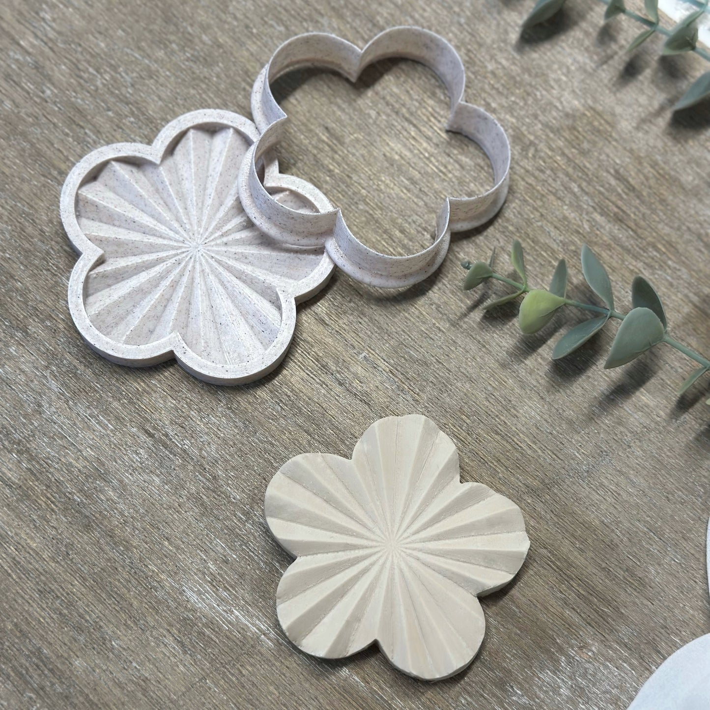 A Marie Concertina Flower Stamp & Cutter Set
