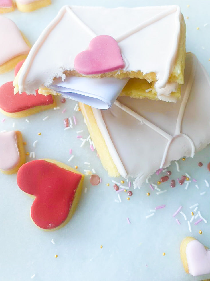 Valentines Letter Break a Biscuit Set